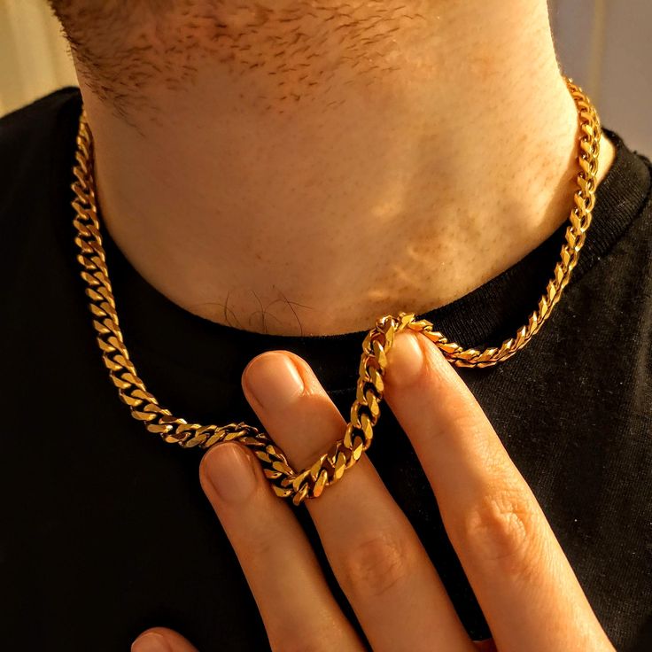 Cadena Urban “Gold Martillada”