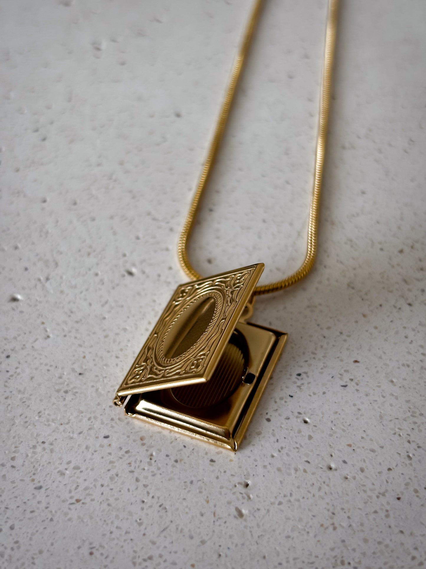 Cadena "Love Story"