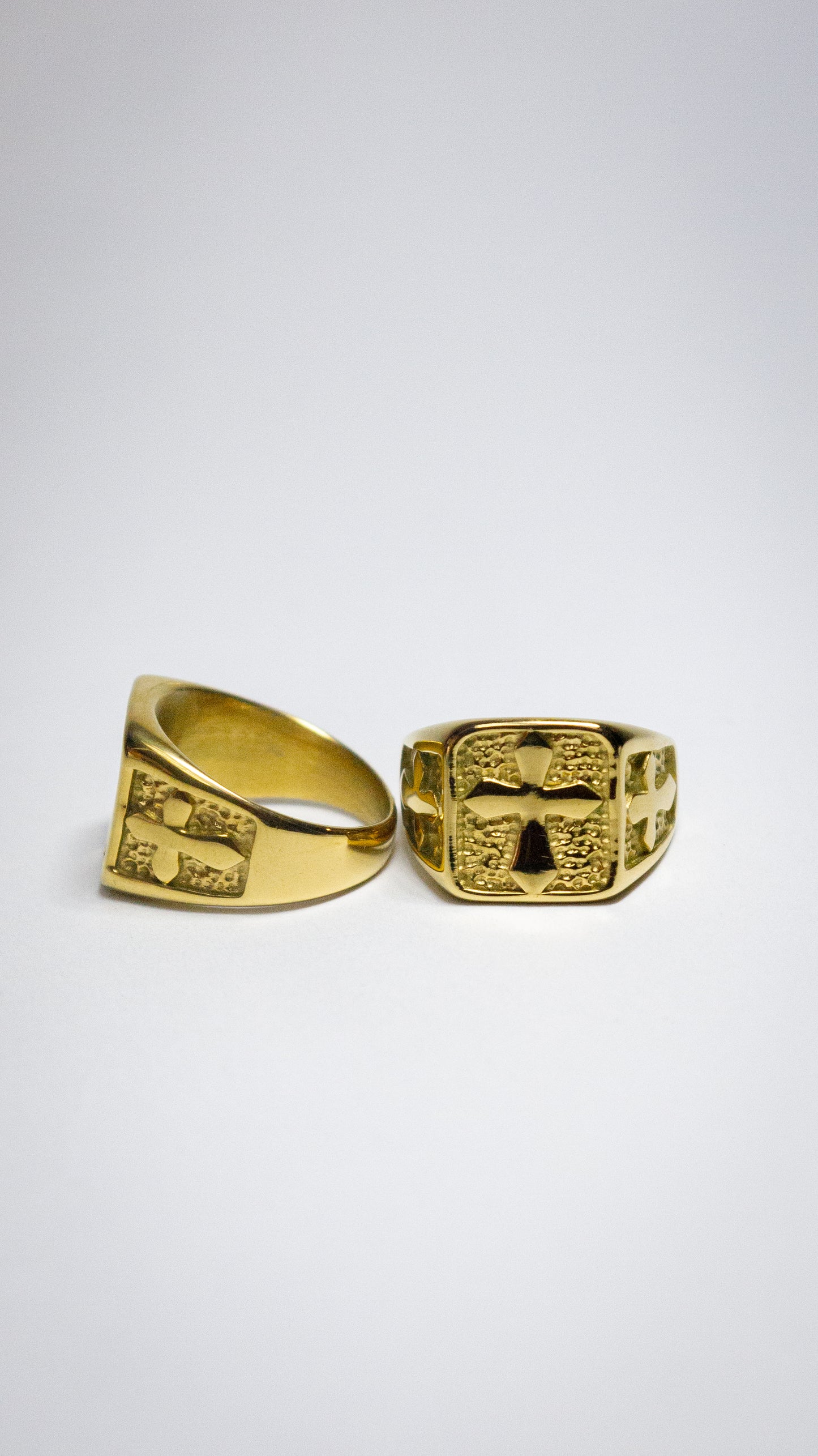 Anillo Urban “Gold Cross"