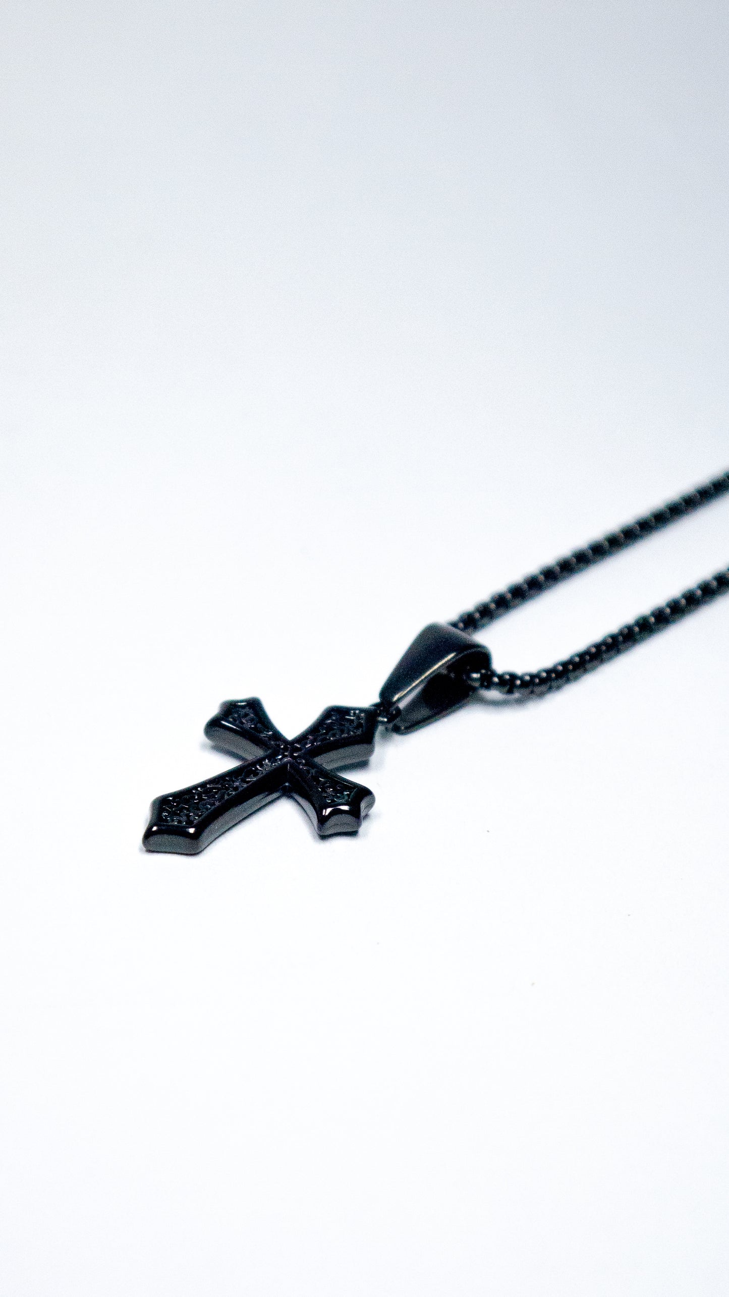 URBAN - Dije - Gothic Cross Black
