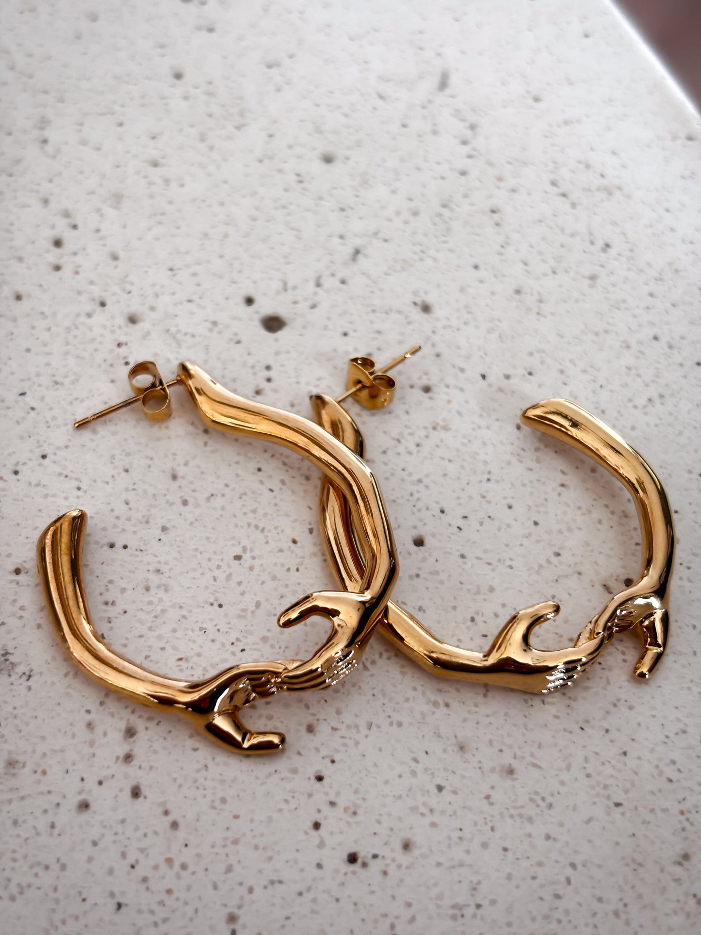 Pendientes Holding hands