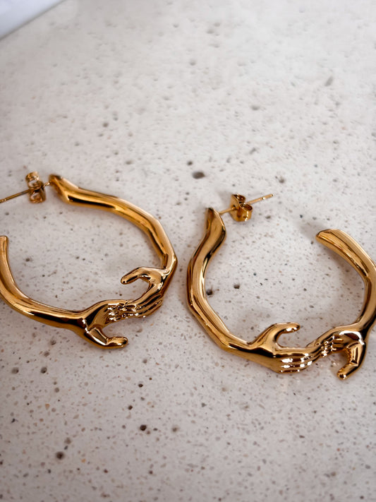 Pendientes Holding hands