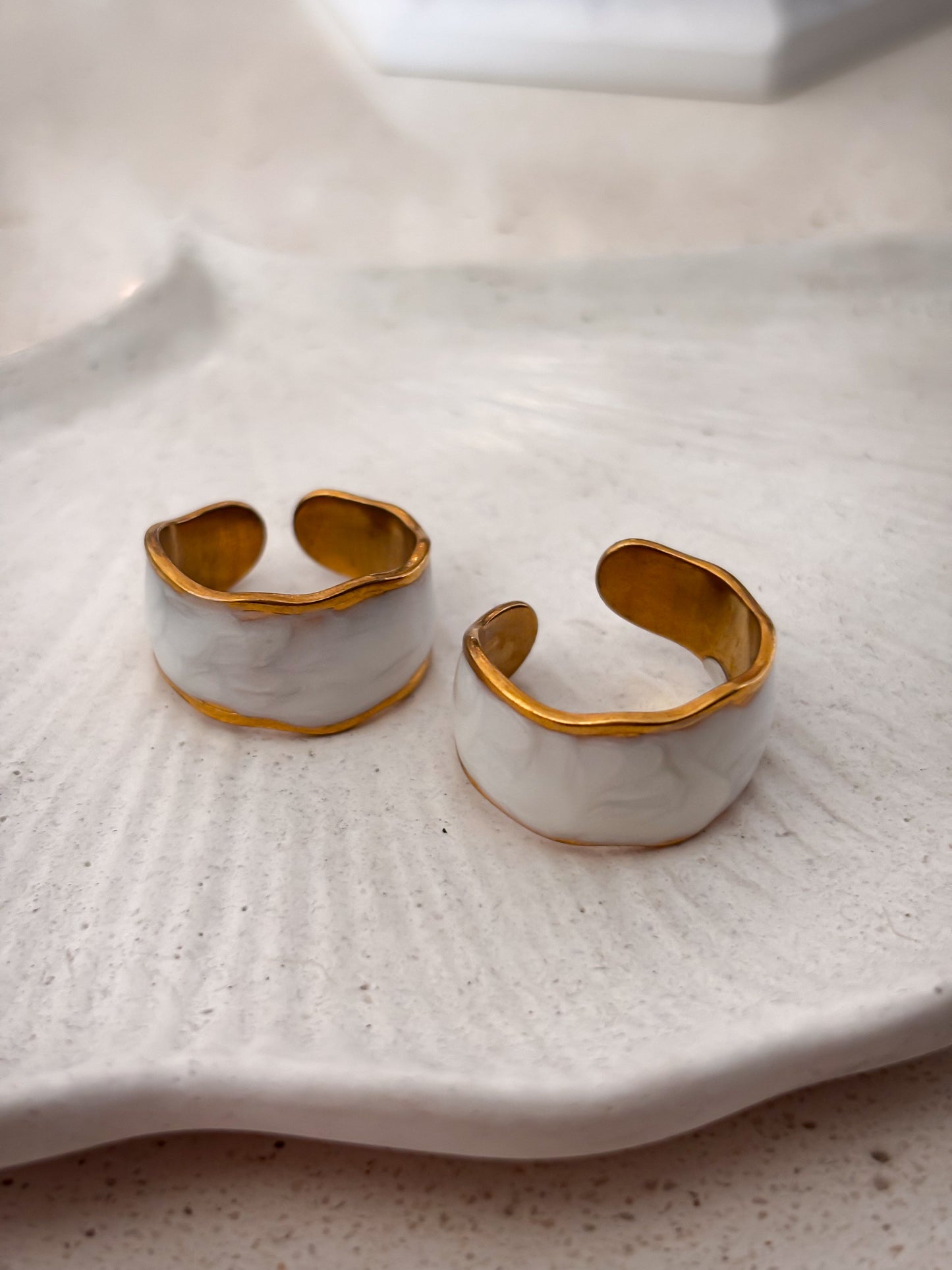 Anillo "White Chunky Marble"