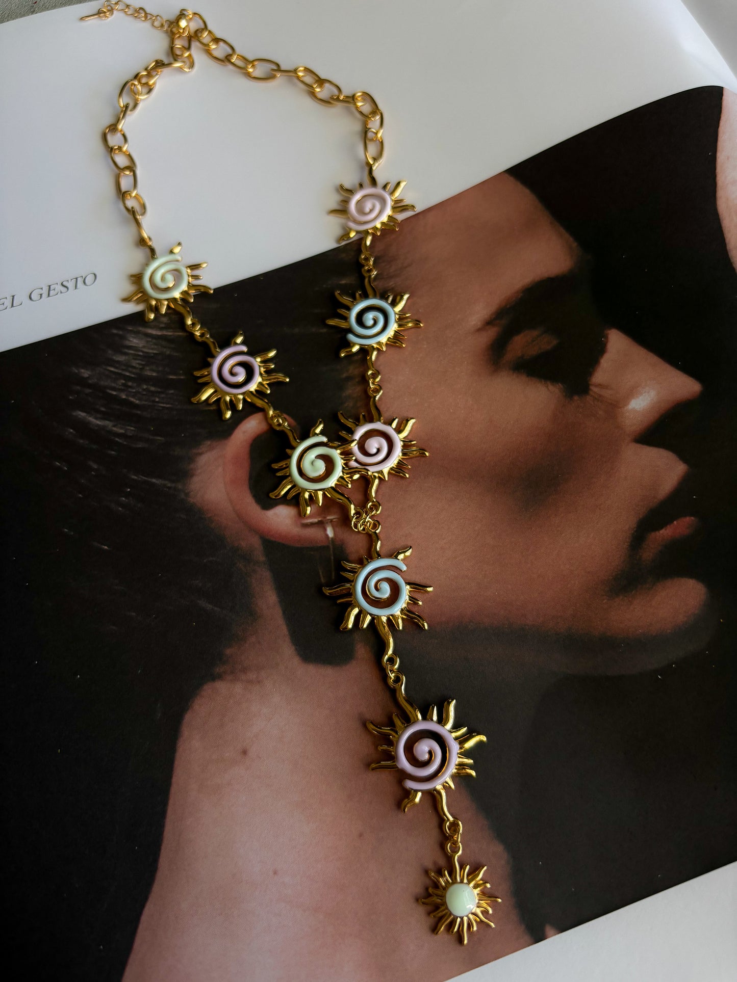 Collar Rainbow Sun