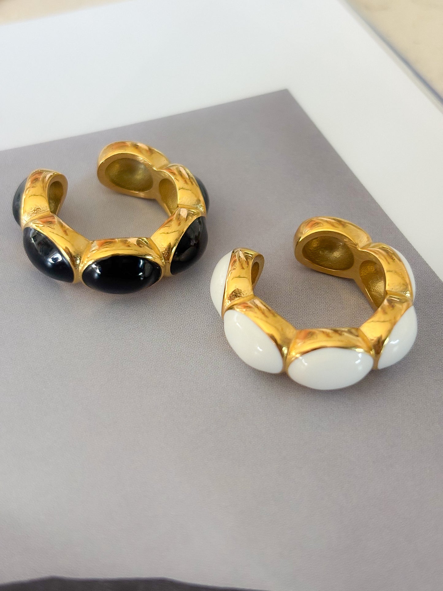 Earcuff B&W