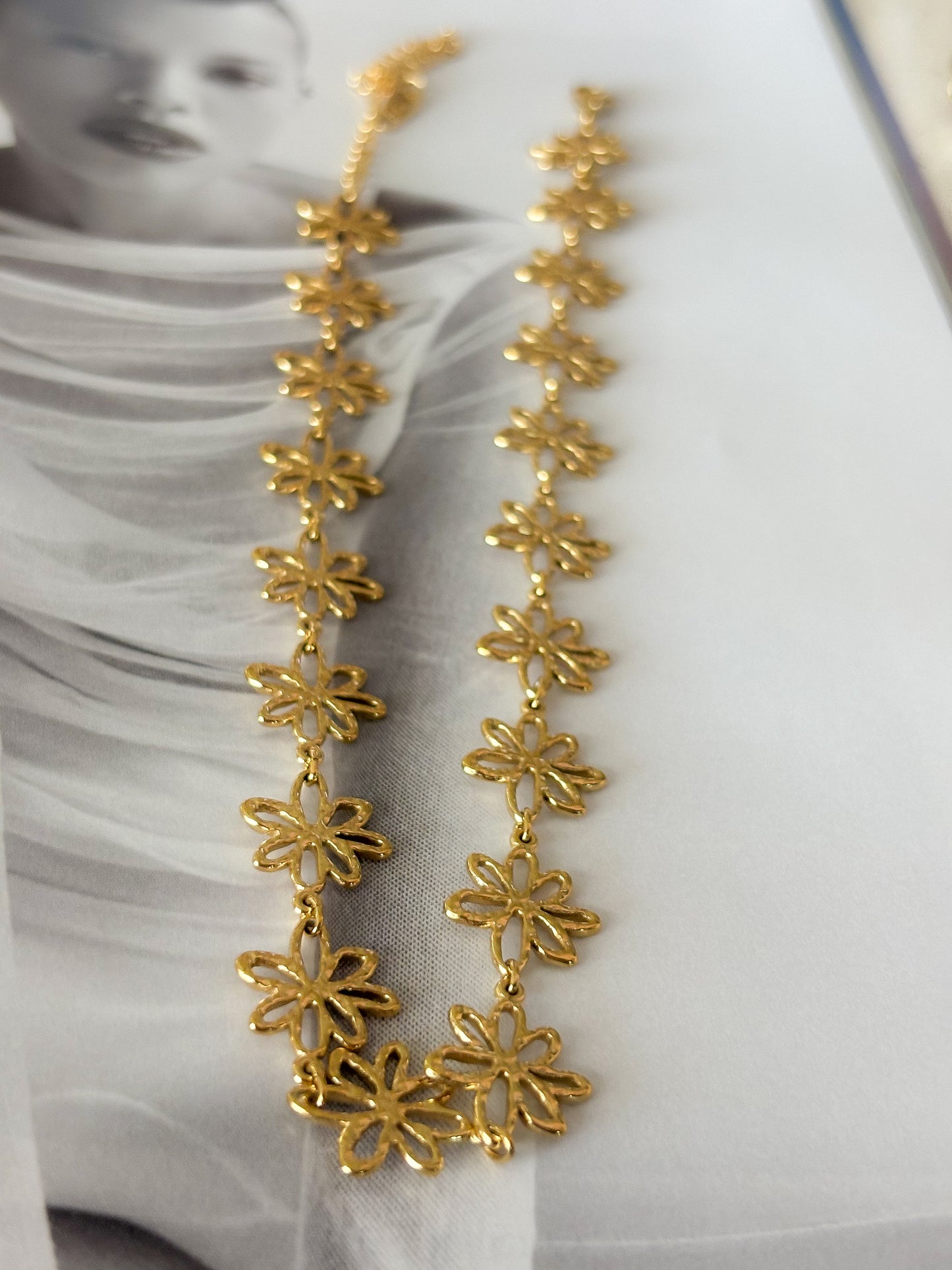 Collar tipo Gargantilla Golden Garden