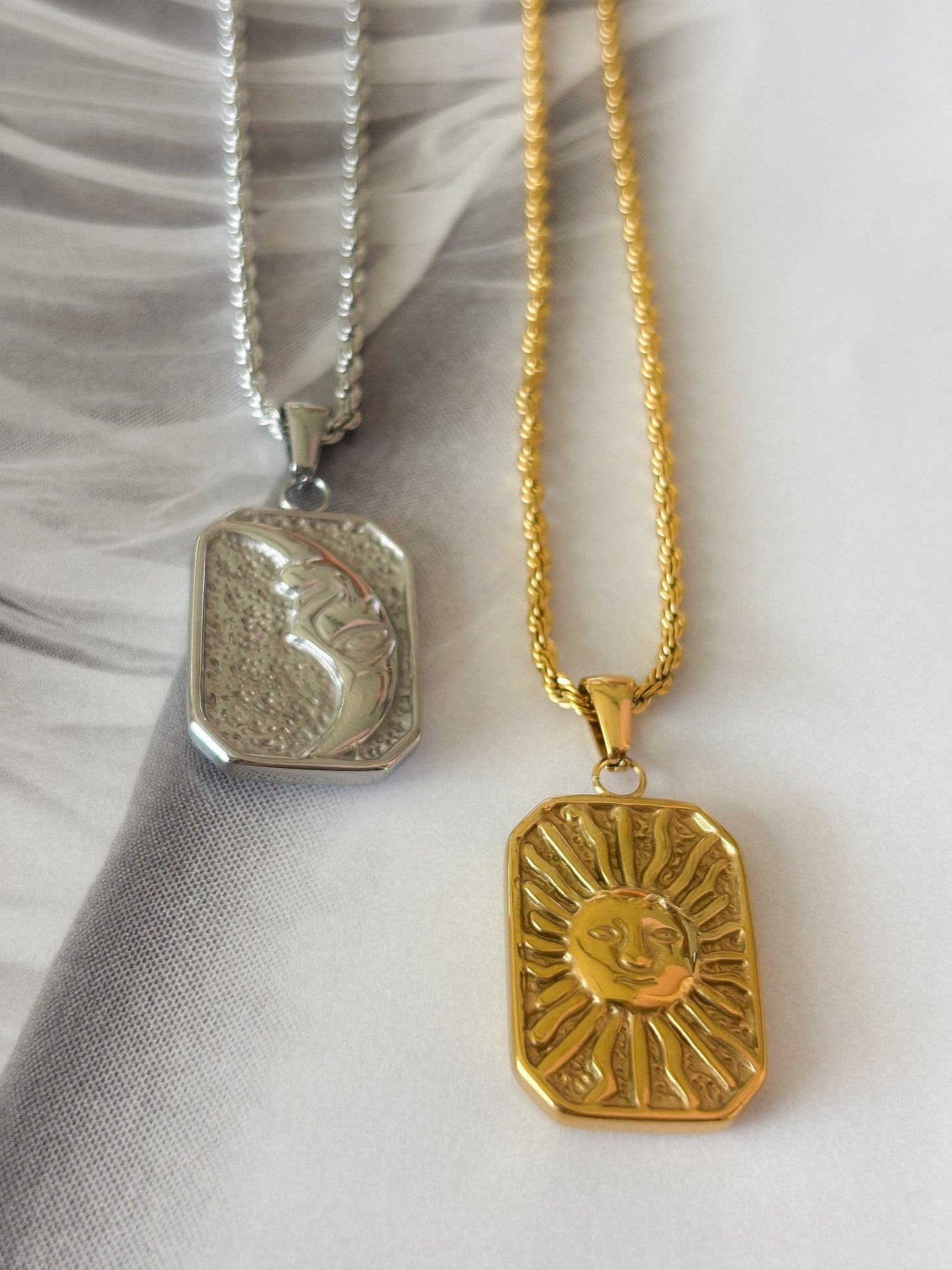 Cadena Moon and Sun Reversible