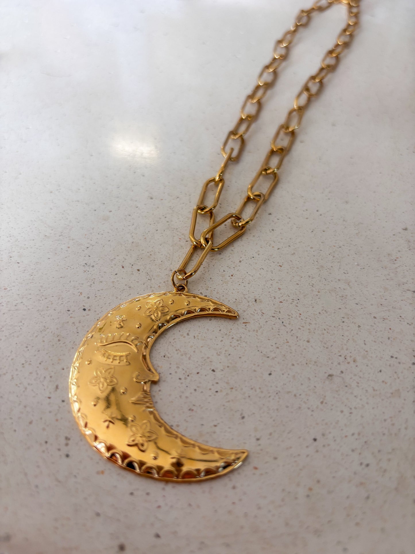 Cadena "Mamá Luna"