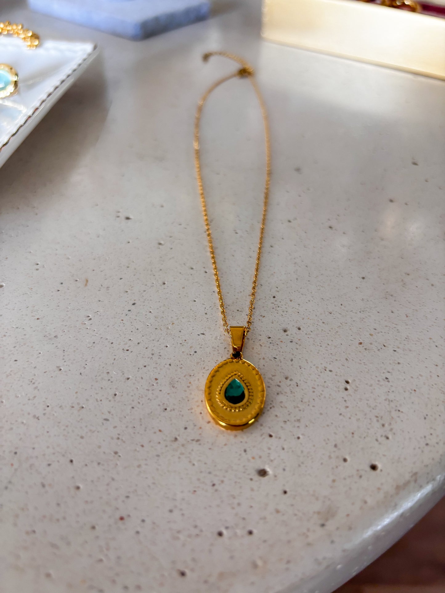 Collar Green Stone