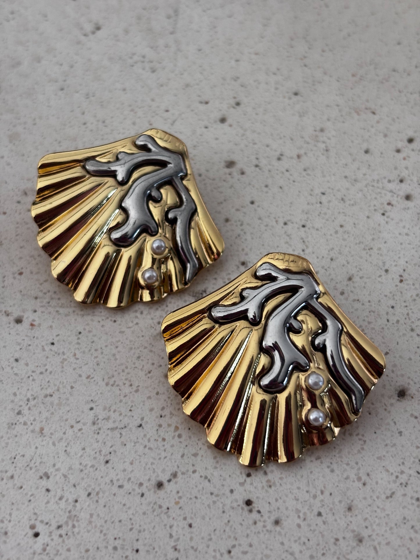 Aretes Gold Shell