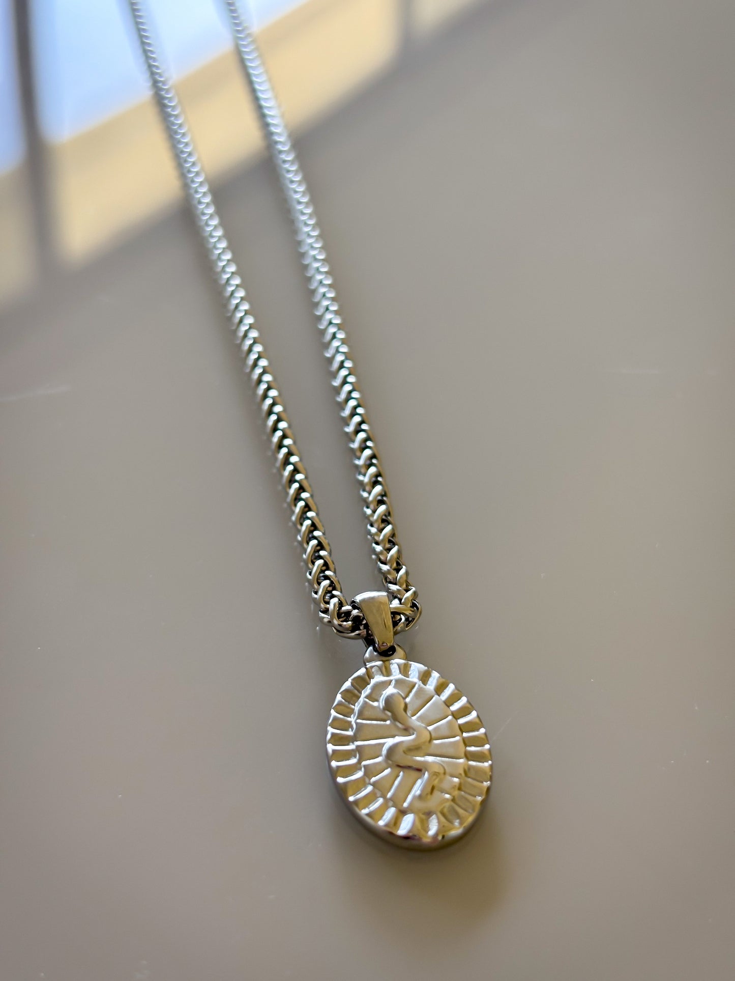 Cadena Round Snake