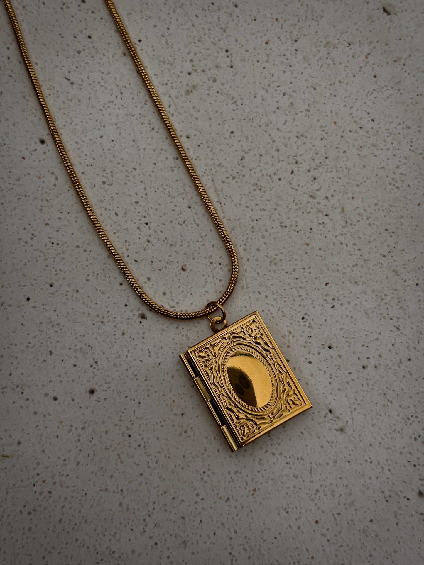 Cadena "Love Story"