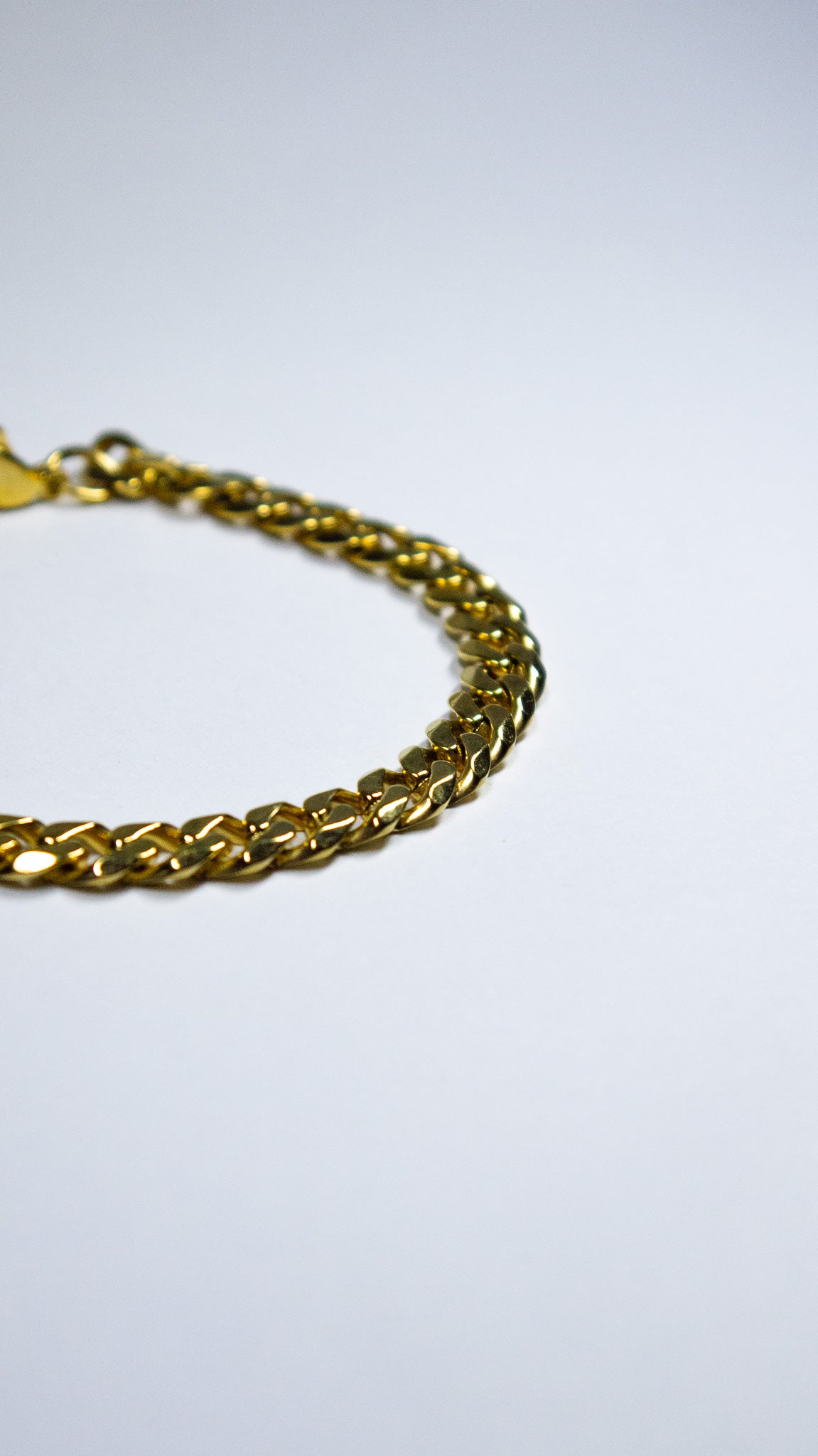 Brazalete Urban “Gold Martillado”