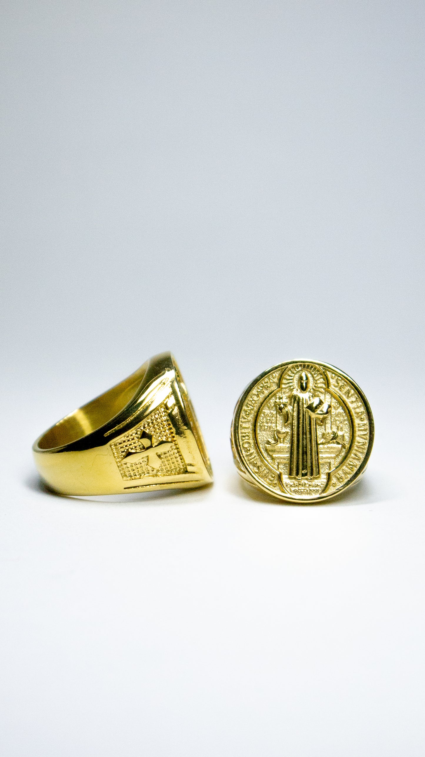 URBAN - Signet Ring - Gold Holy Saint