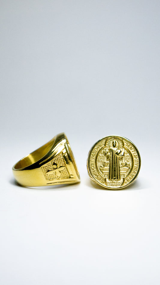 Anillo Urban “Gold Holy Saint"