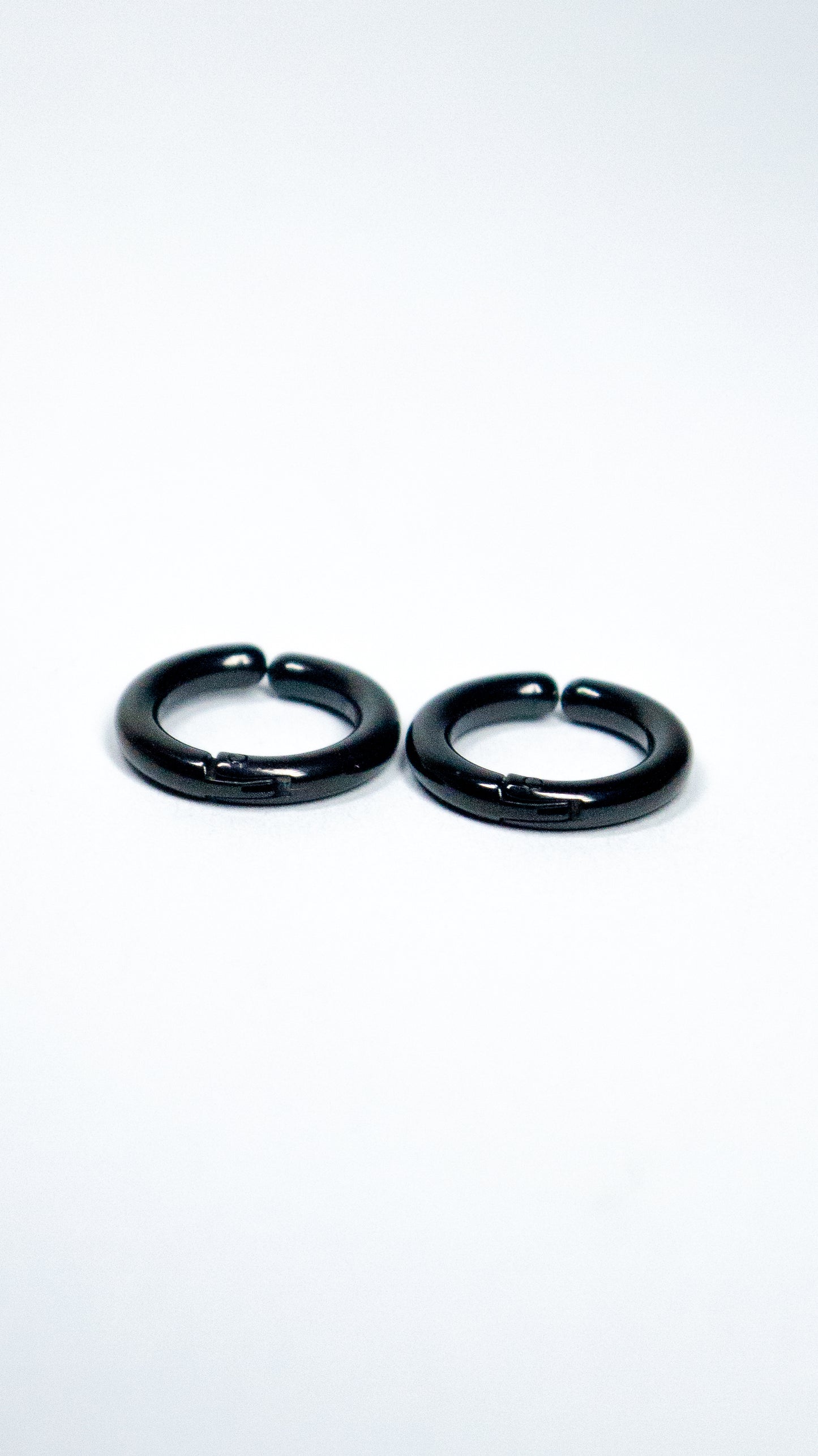 Argollas sin perforación Urban "Medium Black"