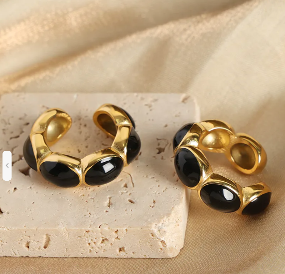 Earcuff B&W