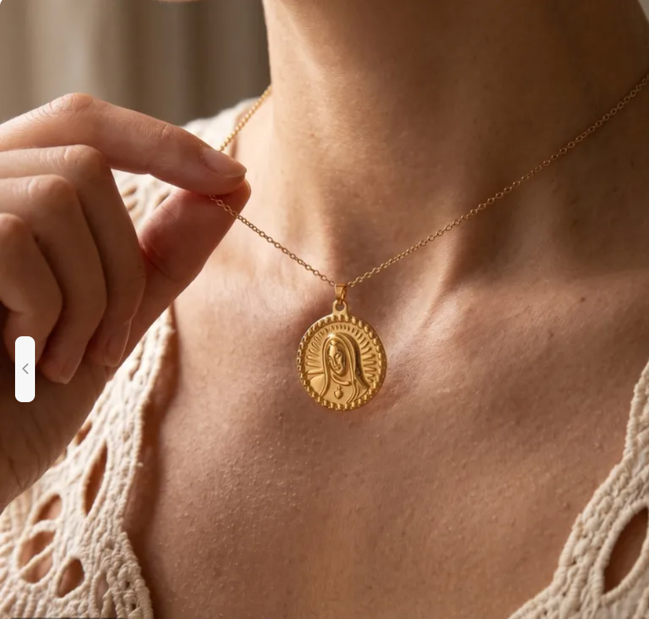 Collar Gold Pray
