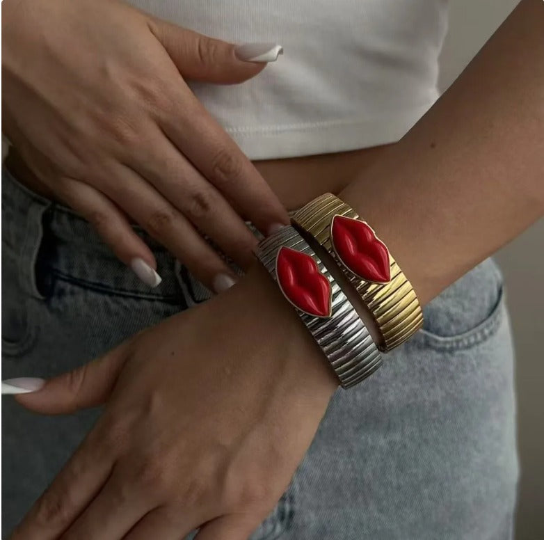 Brazalete "Give me a Kiss"