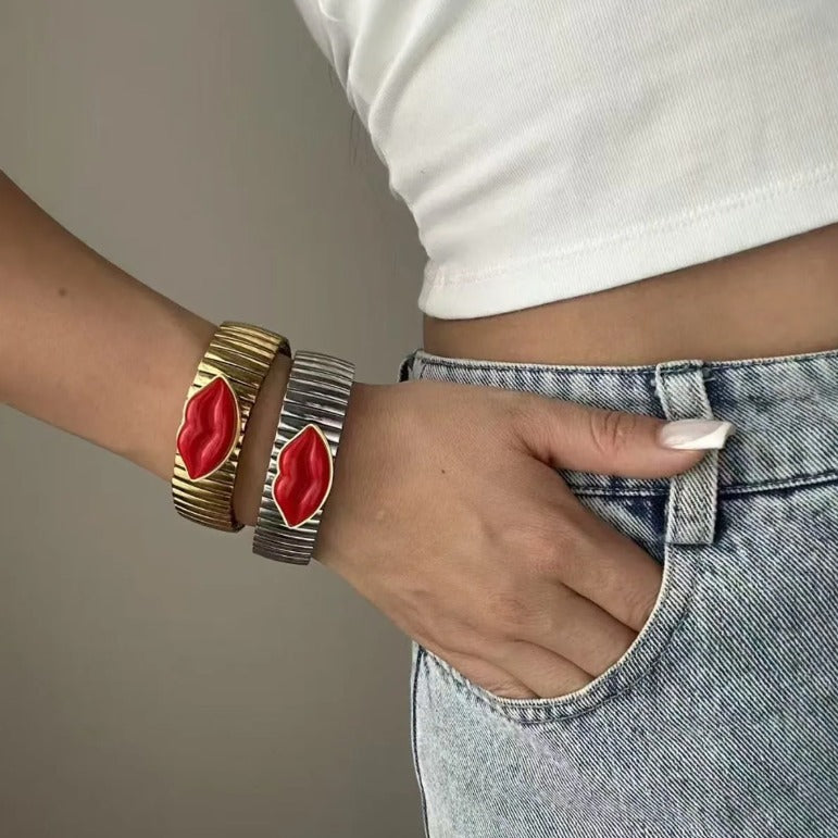 Brazalete "Give me a Kiss"