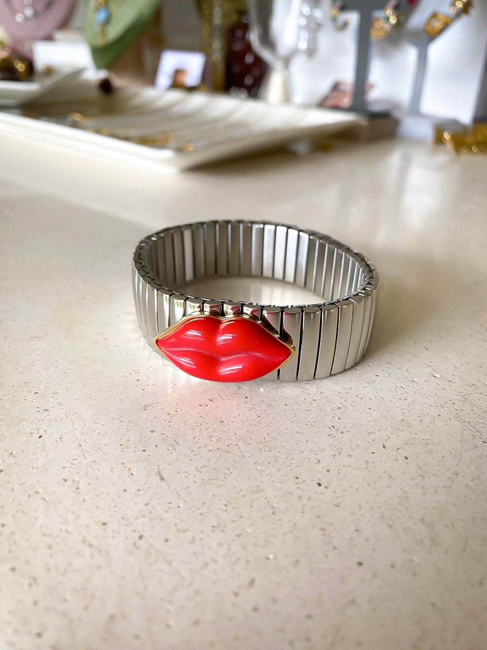 Brazalete "Give me a Kiss"